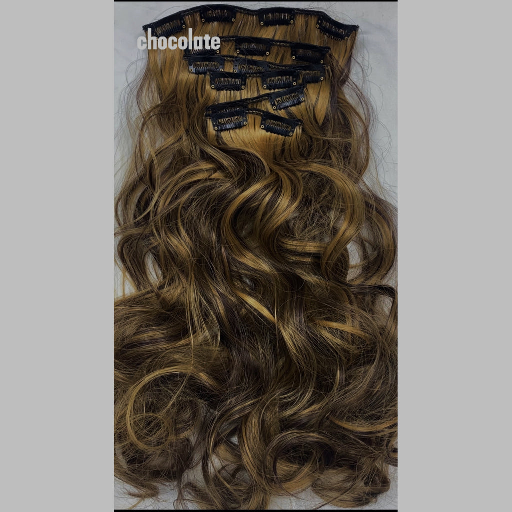 22-Inch Clip-In Synthetic Hair Extensions with High Resistance, Featuring a Blend of Chocolate Brown And Honey Blonde Balayage. This Set Includes 6pcs And Is Designed with Double Weft for Added Volume