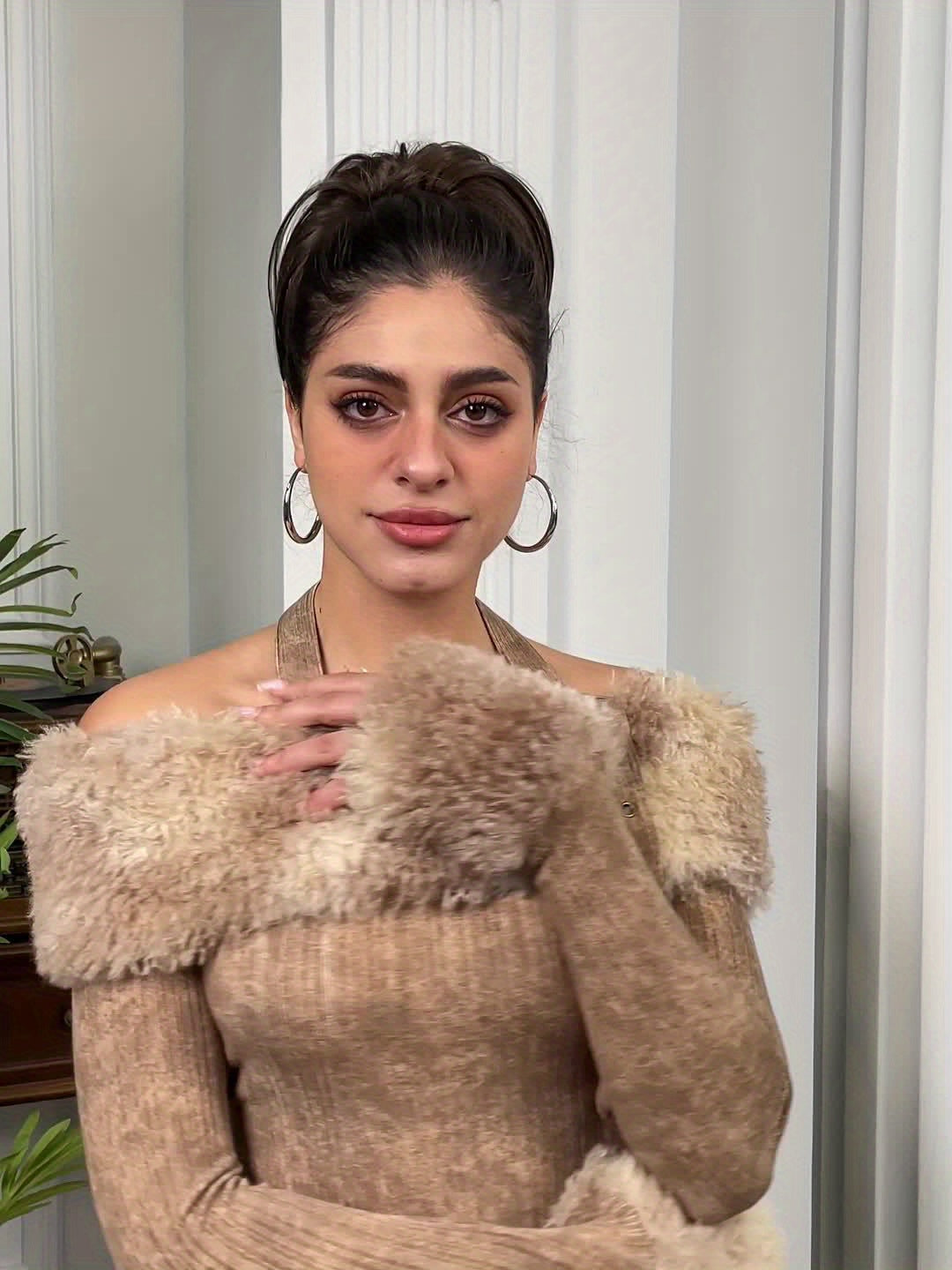 10 Inches Synthetic Claw Clip Messy Chignon Hair Extensions Daily Wear Clip-in Ponytail Extensions Hair Accessories for Women